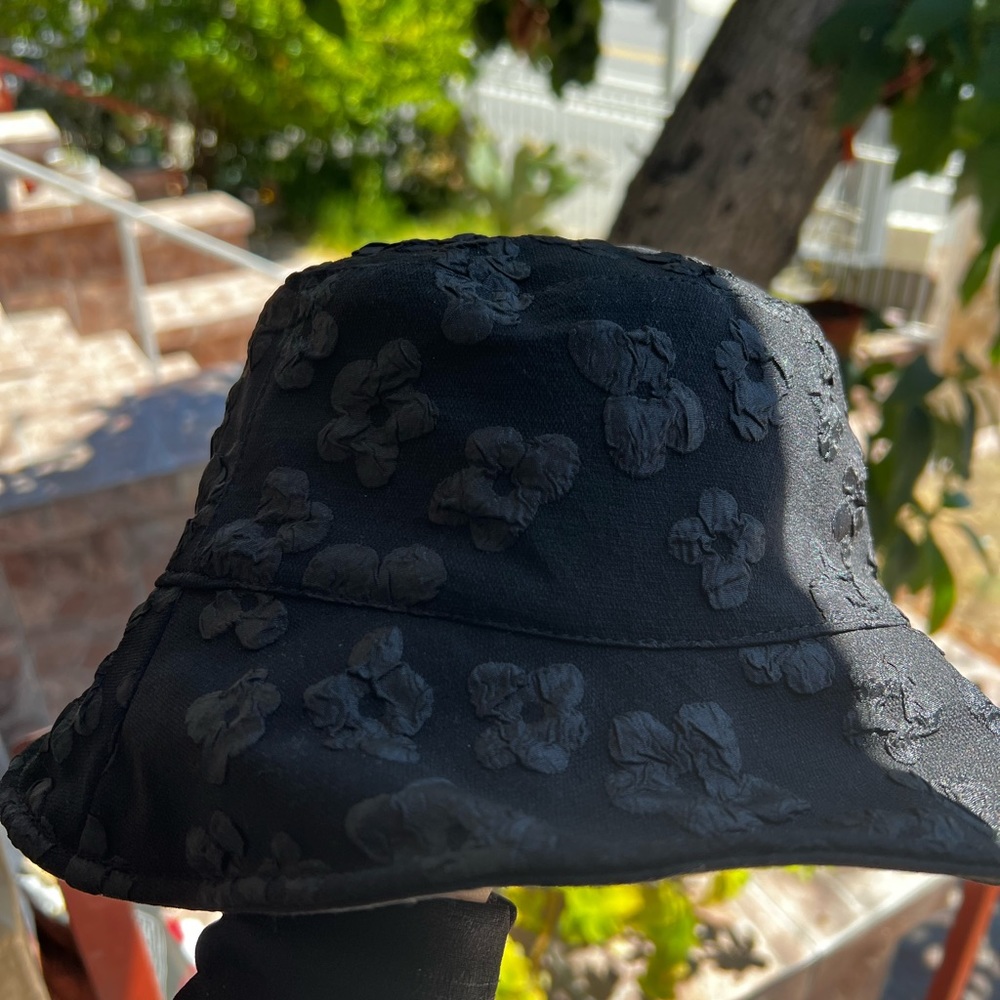 Black floral bucket hat